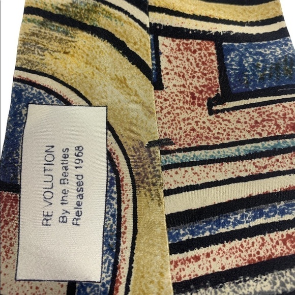 Vintage The Beatles Revolution silk tie - Picture 6 of 6